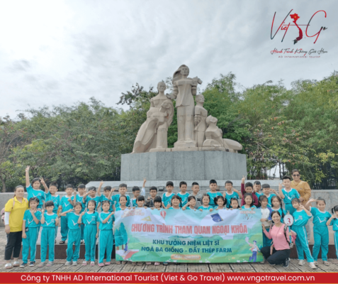 Học sinh tham quan Khu Tưởng Niệm Liệt Sĩ Ngã Ba Giồng