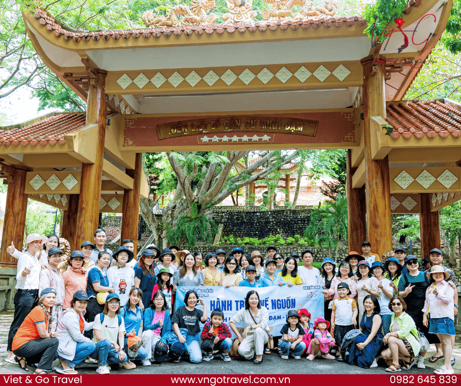 VỀ NGUỒN TẠI KHU DI TÍCH LỊCH SỬ MINH ĐẠM
