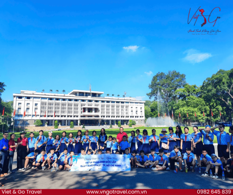 Học sinh tham quan Dinh Độc Lập