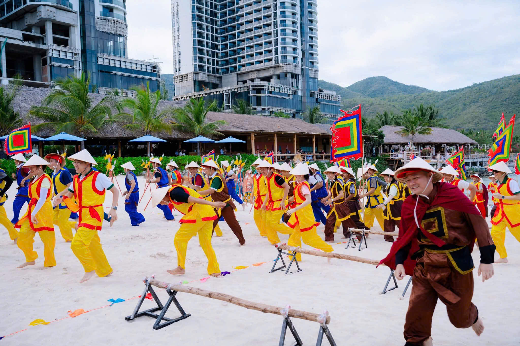 Chung tay dẫn lối, vượt qua thử thách, bứt phá vươn xa