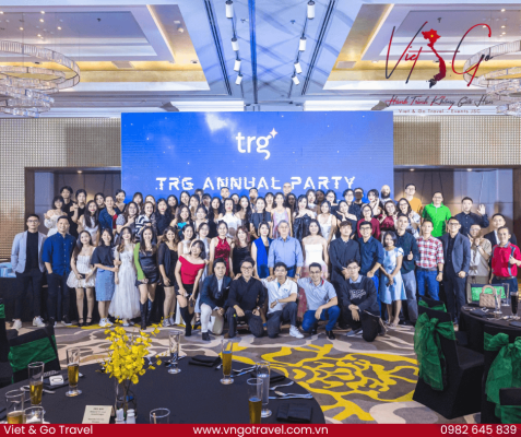 Toàn thể nhân viên TRG rạng rỡ trong sự kiện TRG Annual Party 2025 do Viet & Go Travel tổ chức