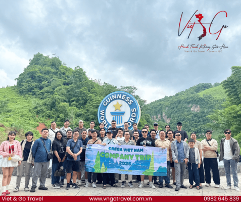 Check-in cầu kính Bạch Long cùng đoàn Viet & Go Travel tại Mộc Châu