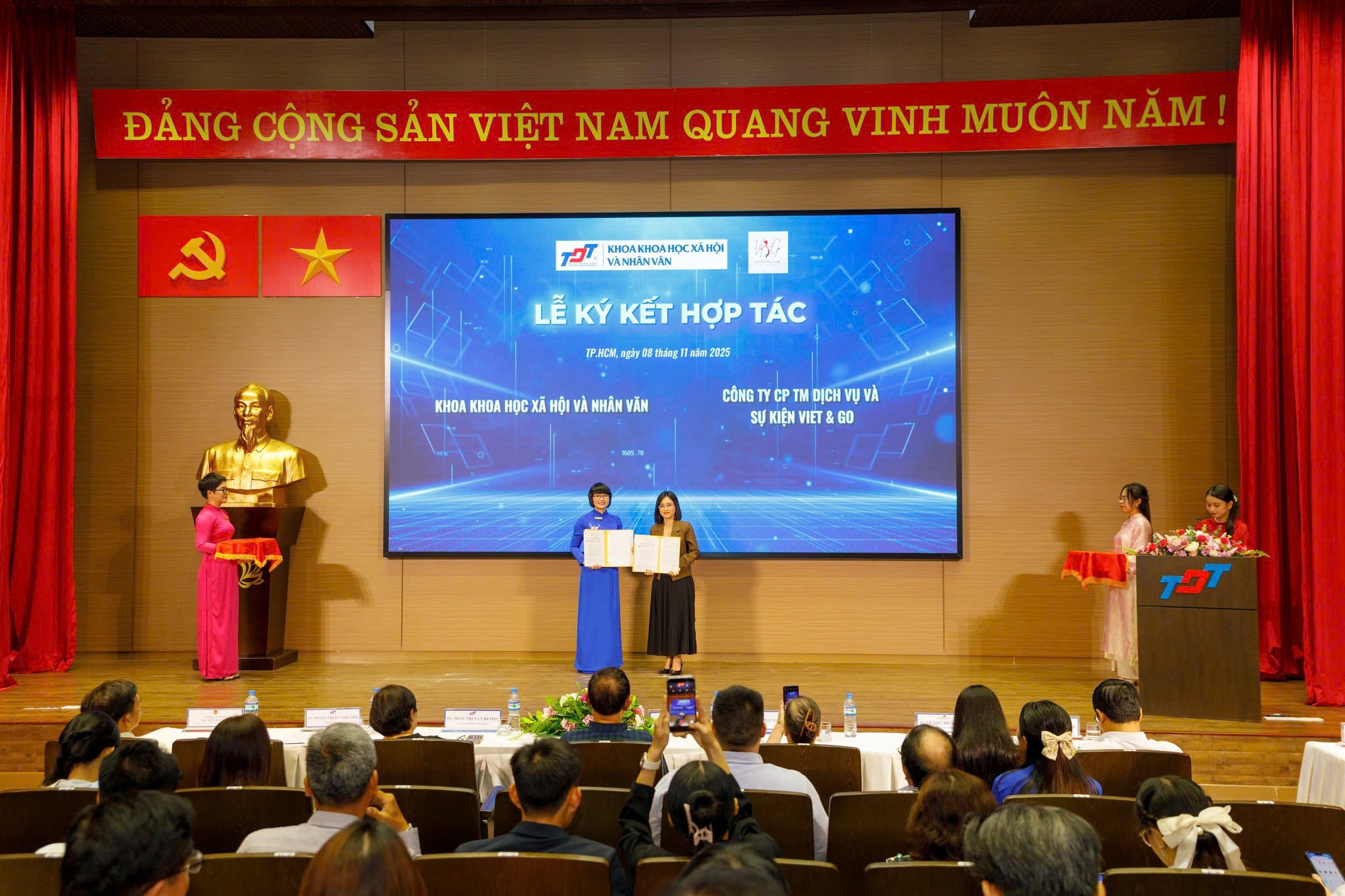 Viet & Go Travel ký kết hợp tác Khoa KHXH&NV